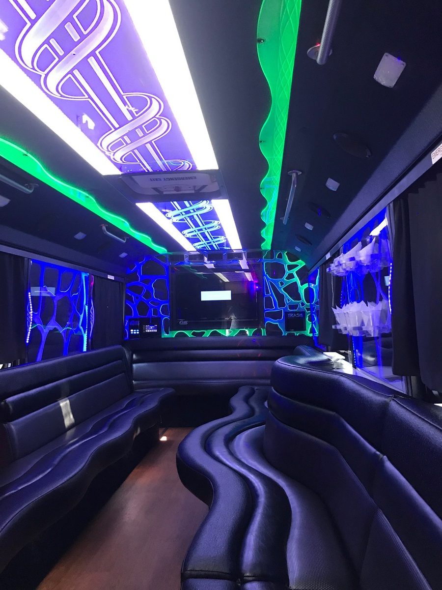 16-20limobusinterior